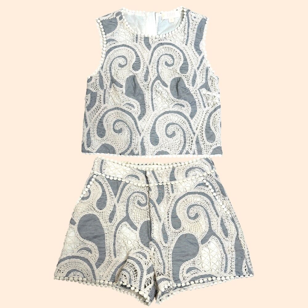 BTB Los Angeles Crochet Short Set - Picture 2 of 8